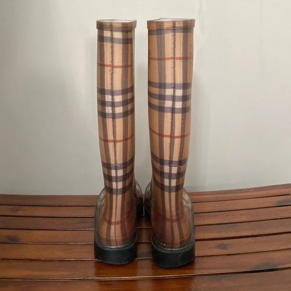 Burberry rain boots - Picture 7 of 8